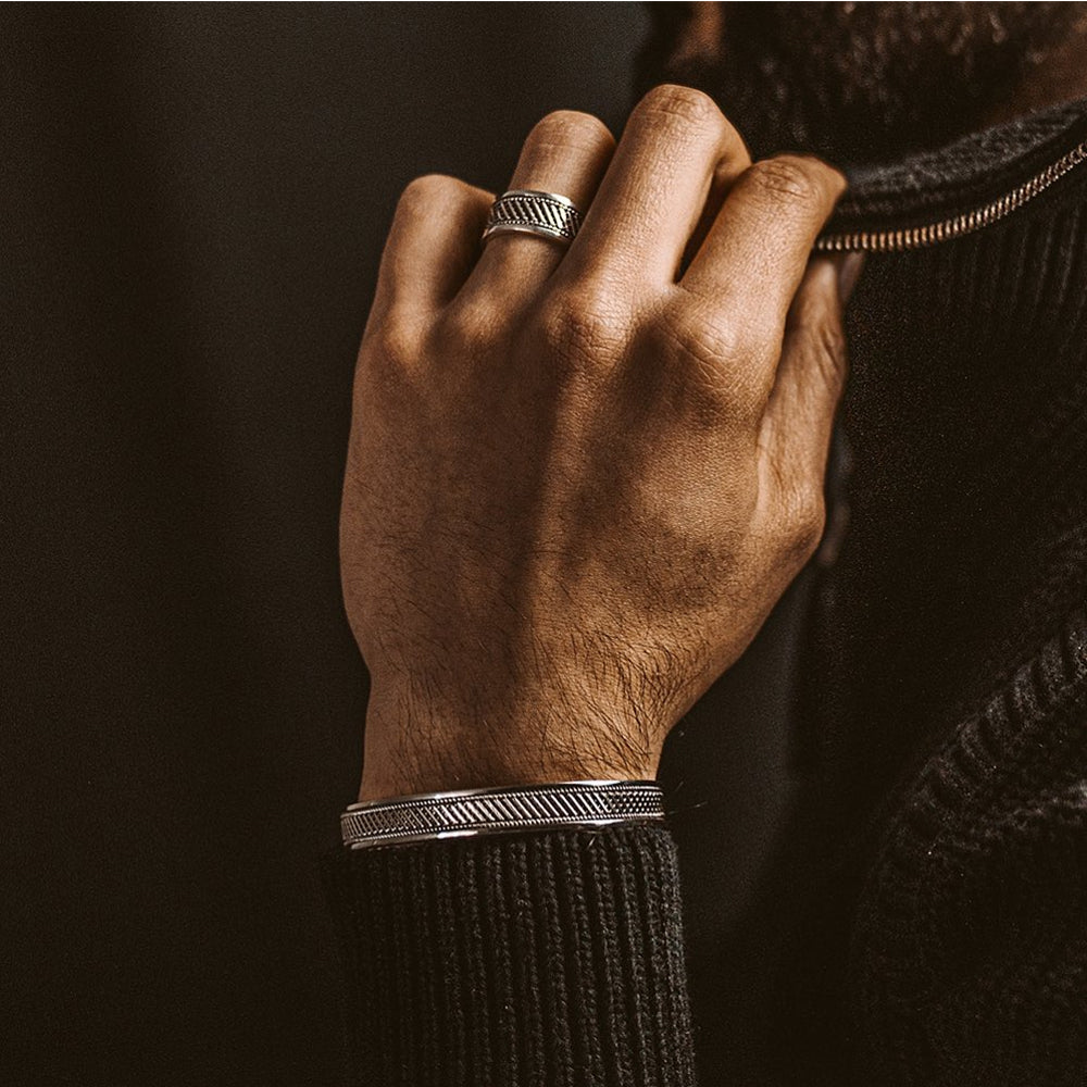 Vintage Points & Lines Ring Band