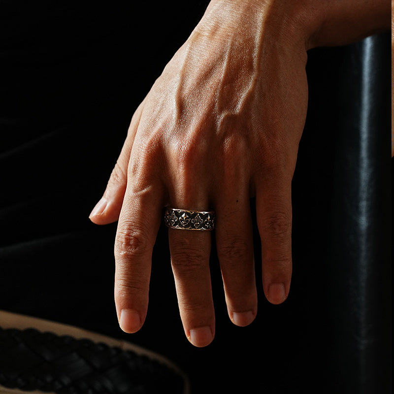 Vintage Rococo Fleur De Lis Ring Band