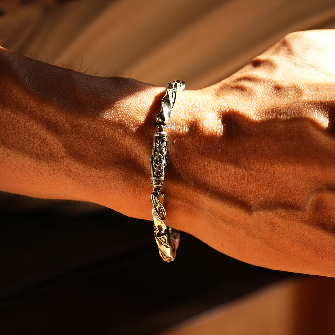 Solid Thorn Möbius Bracelet
