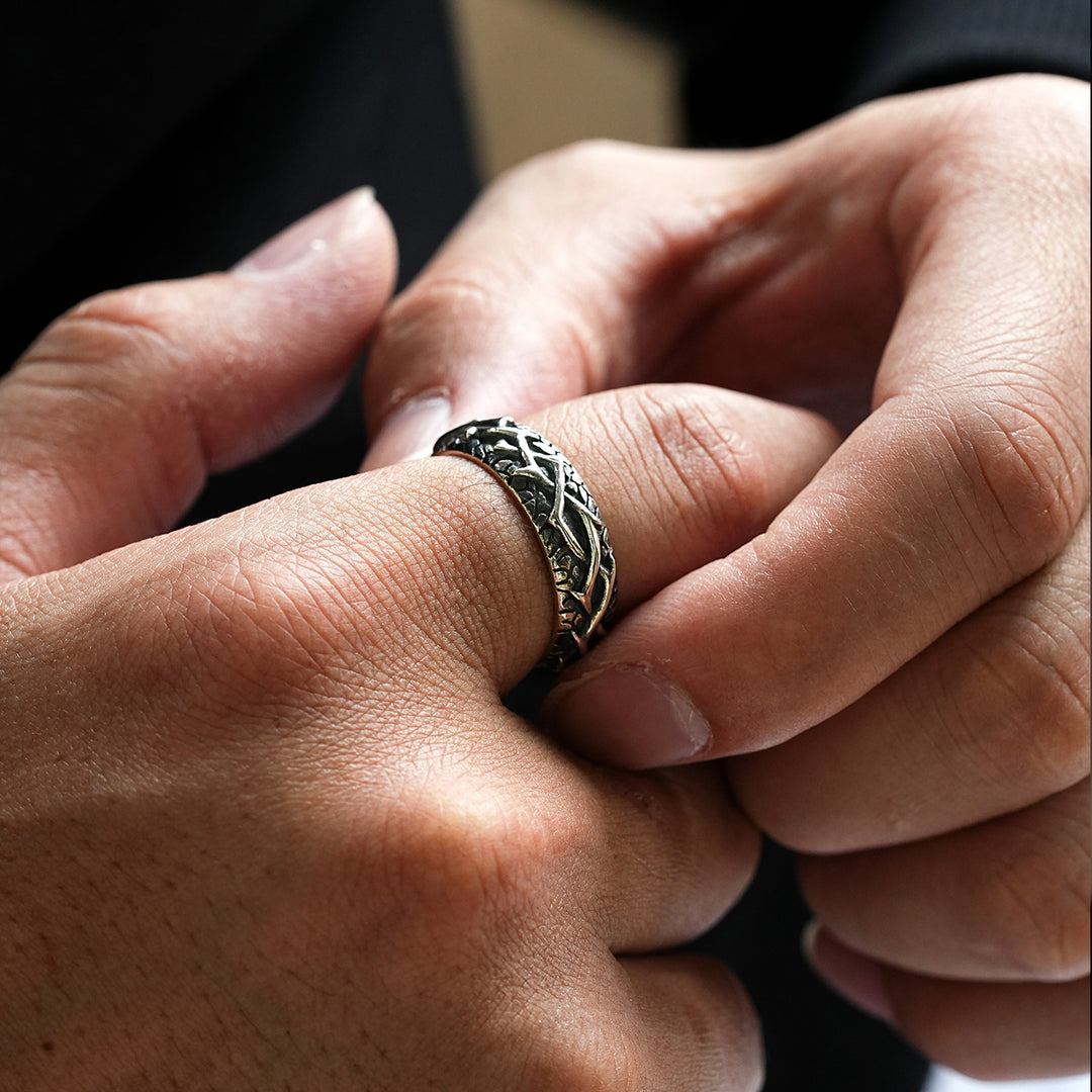 Vintage Thorn Ring Band