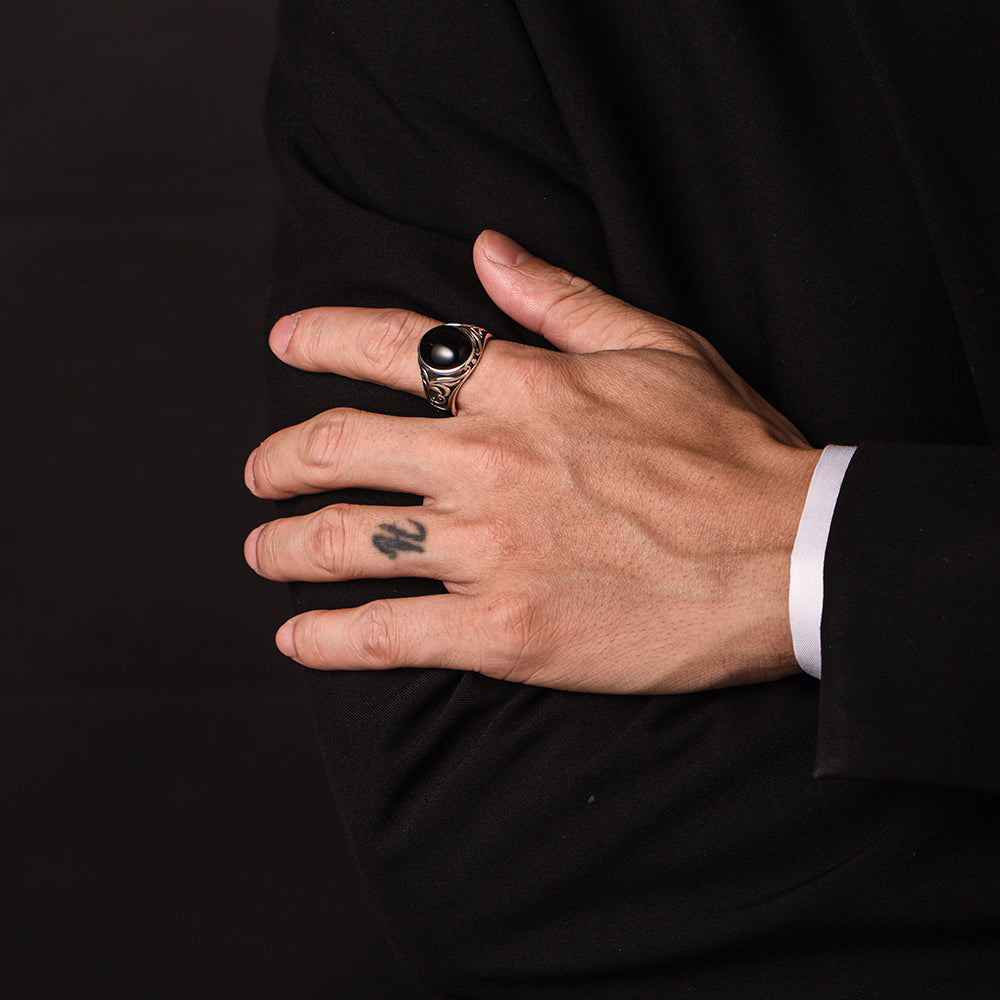 Vintage Karahanamon Black Onyx Signet Ring