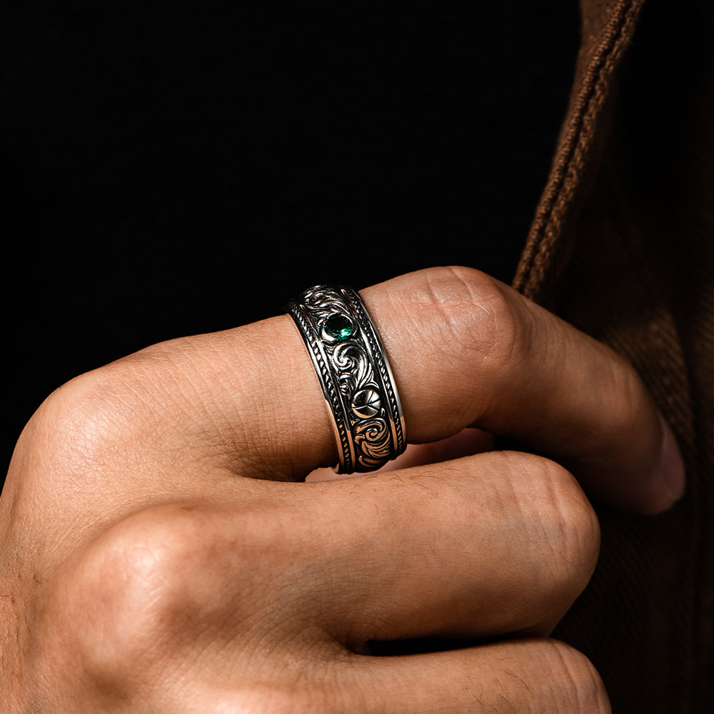 Vintage Hedera Sovereign Ring Band