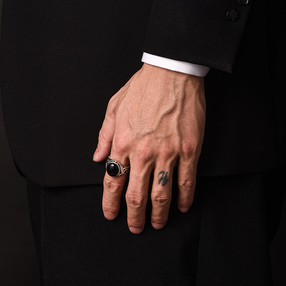 Vintage Karahanamon Black Onyx Signet Ring