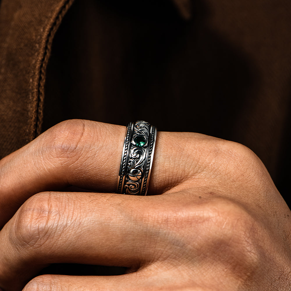 Vintage Hedera Sovereign Ring Band
