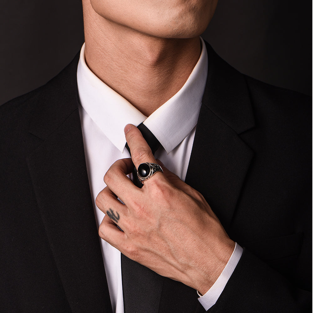 Vintage Karahanamon Black Onyx Signet Ring